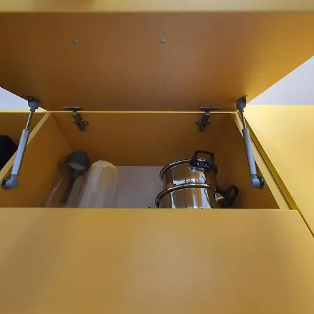Comfortable Sunny Apartmentear To The -4per *
