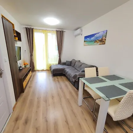 Comfortable Sunny Apartmentear To The -4per Primorsko
